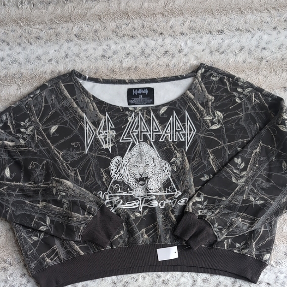 Def Leppard Off The Shoulder Cropped Hysteria Sweatshirt - Picture 1 of 4